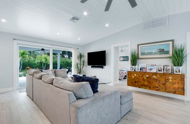 27 WILLOW Road, Tequesta, FL 33469