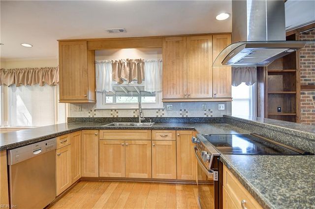 1432 Birch Leaf RD, Chesapeake, VA 23320