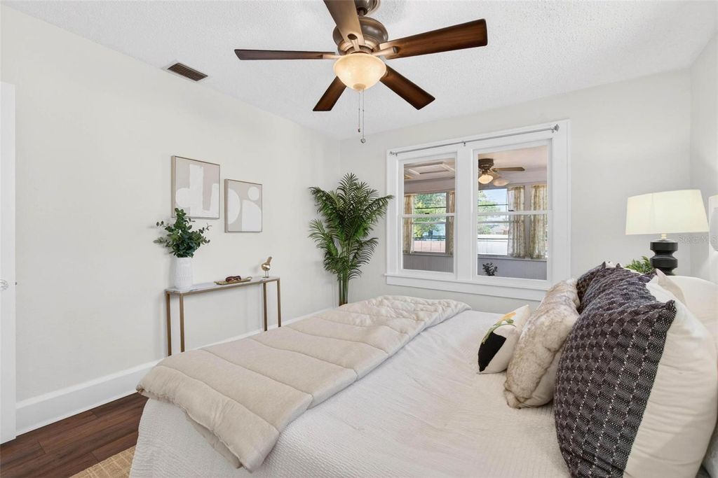 Image 11 of property listing at 5218 1ST AVENUE S, St Petersburg, FL 33707