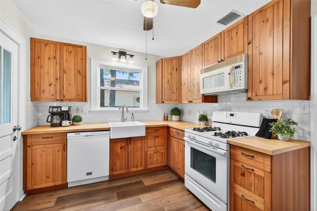 Image 14 of property listing at 5218 1ST AVENUE S, St Petersburg, FL 33707