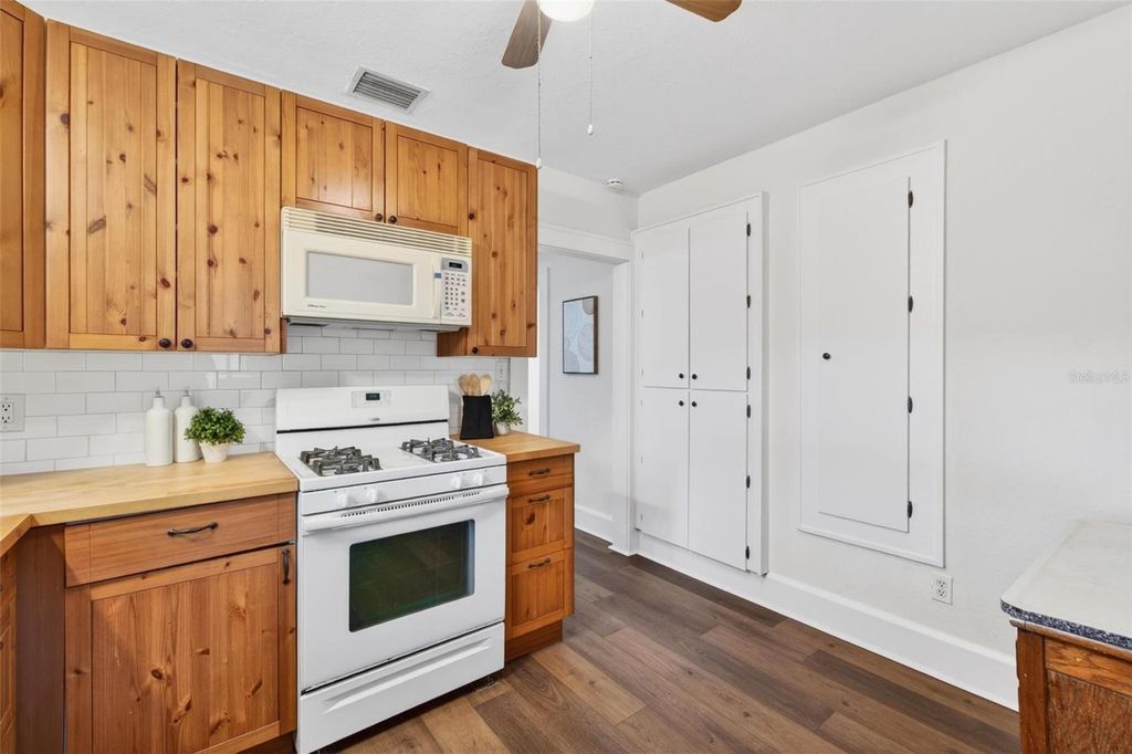 Image 16 of property listing at 5218 1ST AVENUE S, St Petersburg, FL 33707