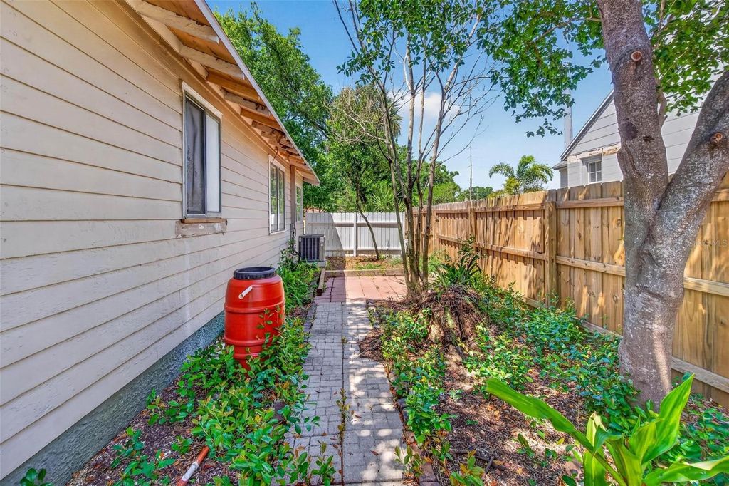 Image 19 of property listing at 5218 1ST AVENUE S, St Petersburg, FL 33707