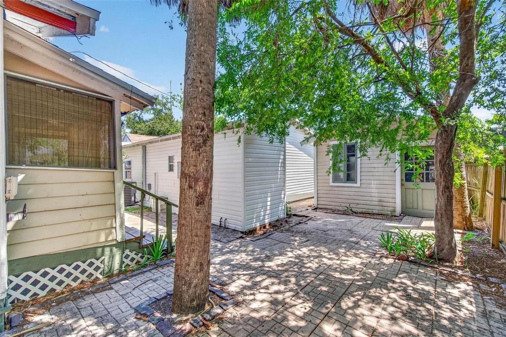 Image 20 of property listing at 5218 1ST AVENUE S, St Petersburg, FL 33707