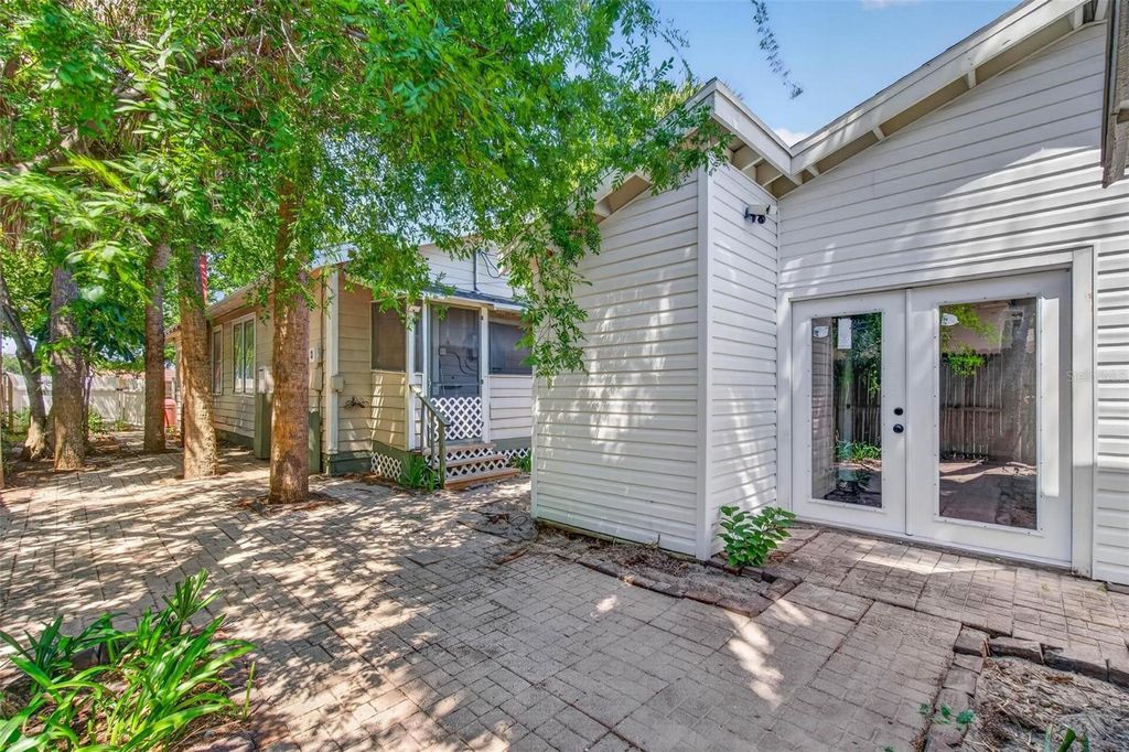 Image 21 of property listing at 5218 1ST AVENUE S, St Petersburg, FL 33707