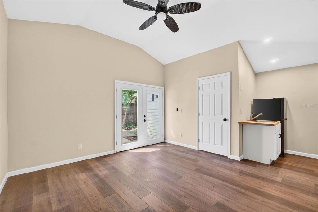 Image 22 of property listing at 5218 1ST AVENUE S, St Petersburg, FL 33707