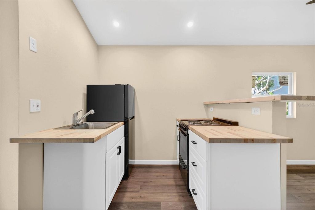 Image 24 of property listing at 5218 1ST AVENUE S, St Petersburg, FL 33707