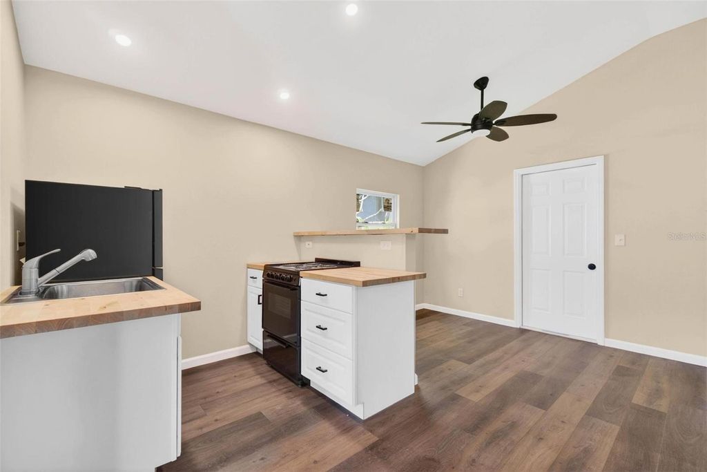 Image 25 of property listing at 5218 1ST AVENUE S, St Petersburg, FL 33707