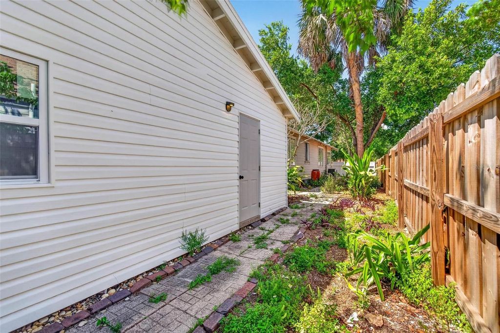 Image 30 of property listing at 5218 1ST AVENUE S, St Petersburg, FL 33707