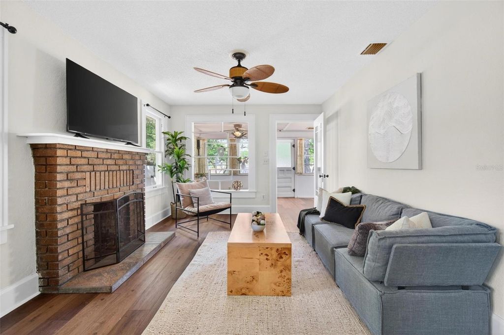 Image 6 of property listing at 5218 1ST AVENUE S, St Petersburg, FL 33707