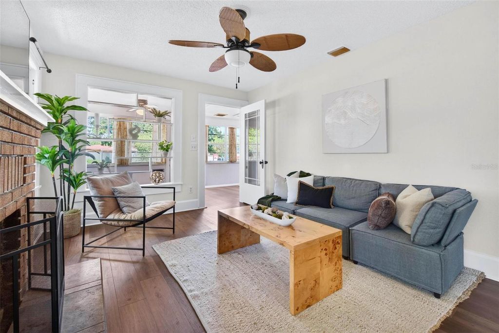 Image 7 of property listing at 5218 1ST AVENUE S, St Petersburg, FL 33707