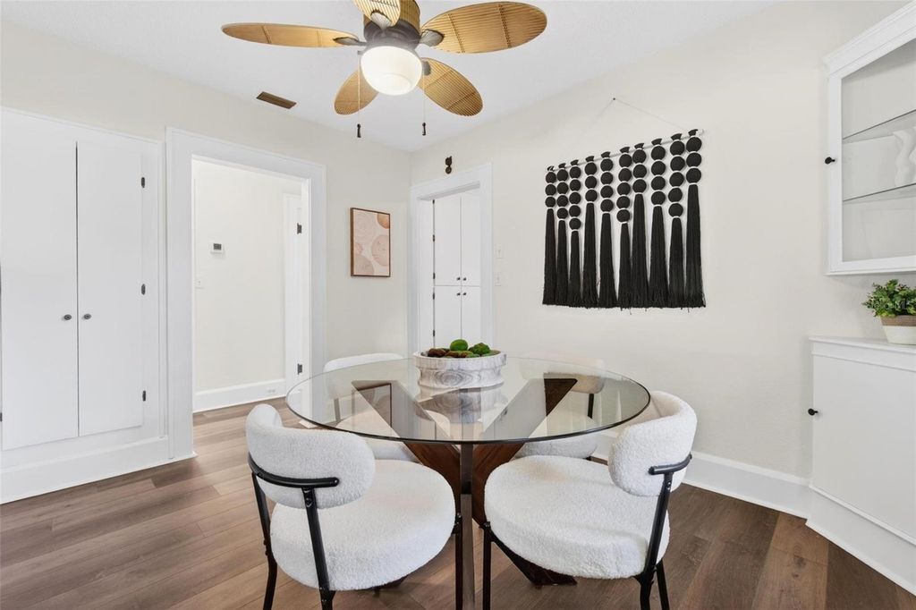 Image 9 of property listing at 5218 1ST AVENUE S, St Petersburg, FL 33707