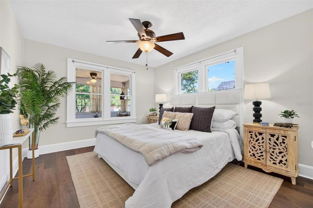 Image 10 of property listing at 5218 1ST AVENUE S, St Petersburg, FL 33707