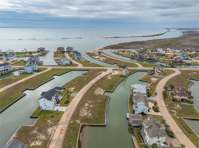 8 Marathon, Hitchcock, TX 77563