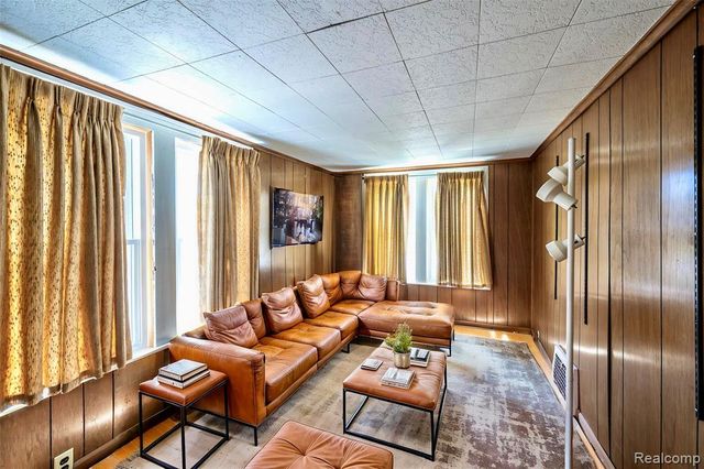 1037 Longfellow Avenue, Royal Oak, MI 48067
