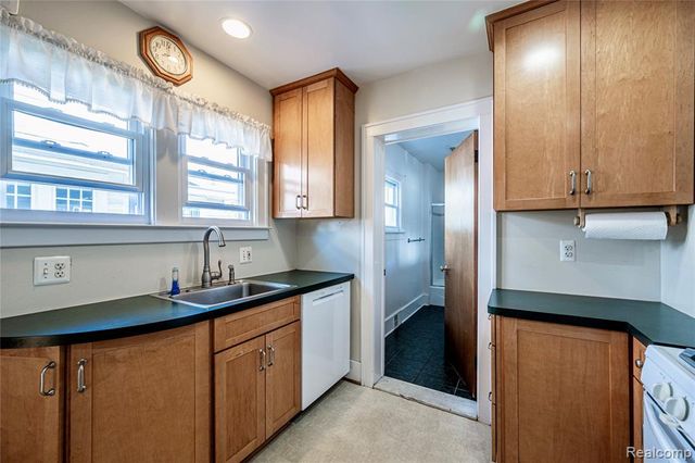 1037 Longfellow Avenue, Royal Oak, MI 48067