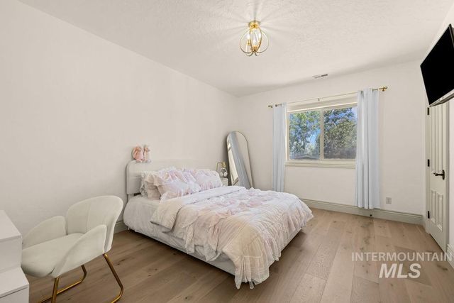 7002 W Avignon Ln, Eagle, ID 83616