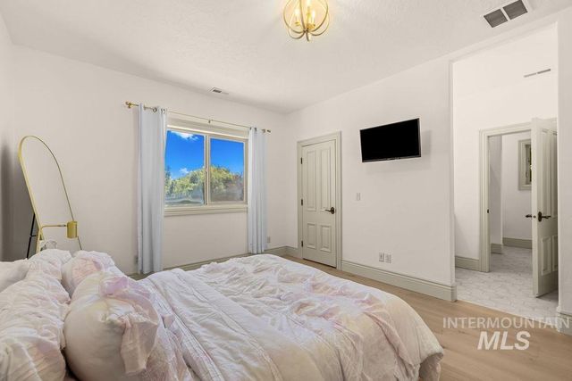 7002 W Avignon Ln, Eagle, ID 83616