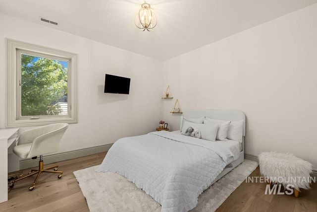 7002 W Avignon Ln, Eagle, ID 83616