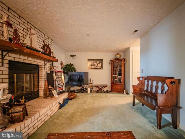 870 BAYRIDGE DR, Gaithersburg, MD 20878