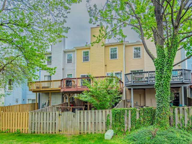 870 BAYRIDGE DR, Gaithersburg, MD 20878