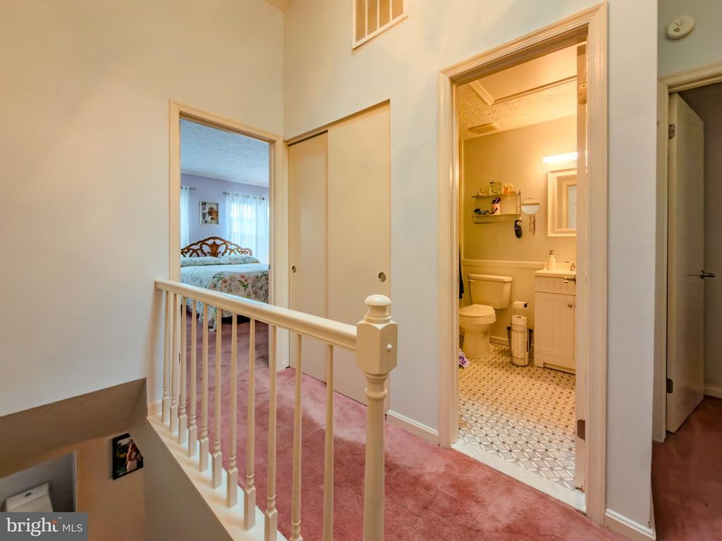 Image 15 of property listing at 870 BAYRIDGE DR, Gaithersburg, MD 20878