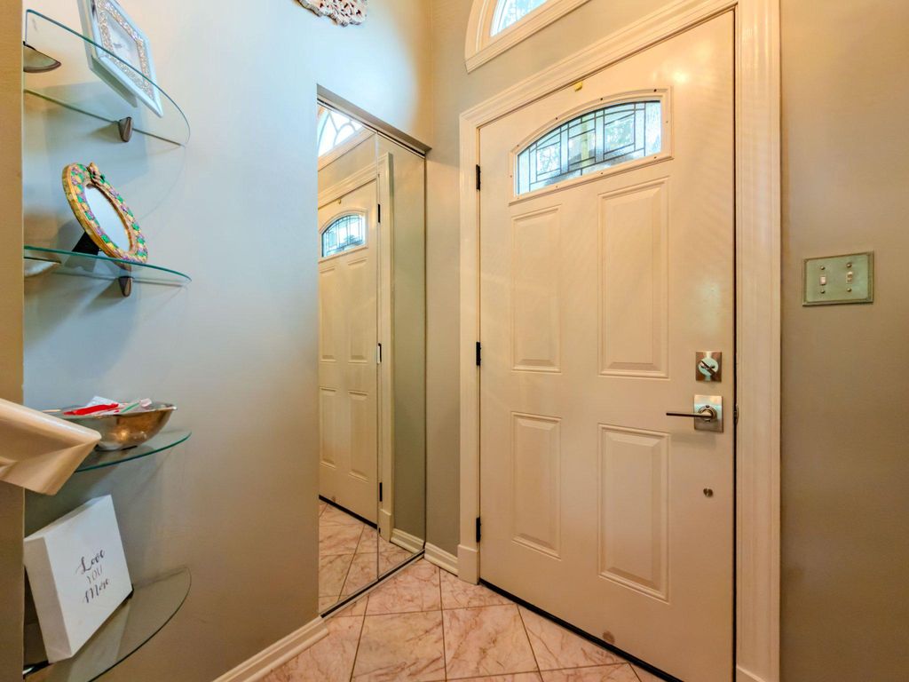 Image 4 of property listing at 870 BAYRIDGE DR, Gaithersburg, MD 20878