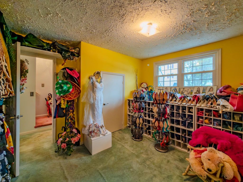 Image 30 of property listing at 870 BAYRIDGE DR, Gaithersburg, MD 20878