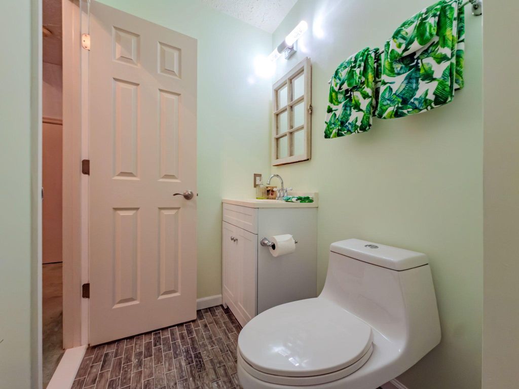 Image 31 of property listing at 870 BAYRIDGE DR, Gaithersburg, MD 20878