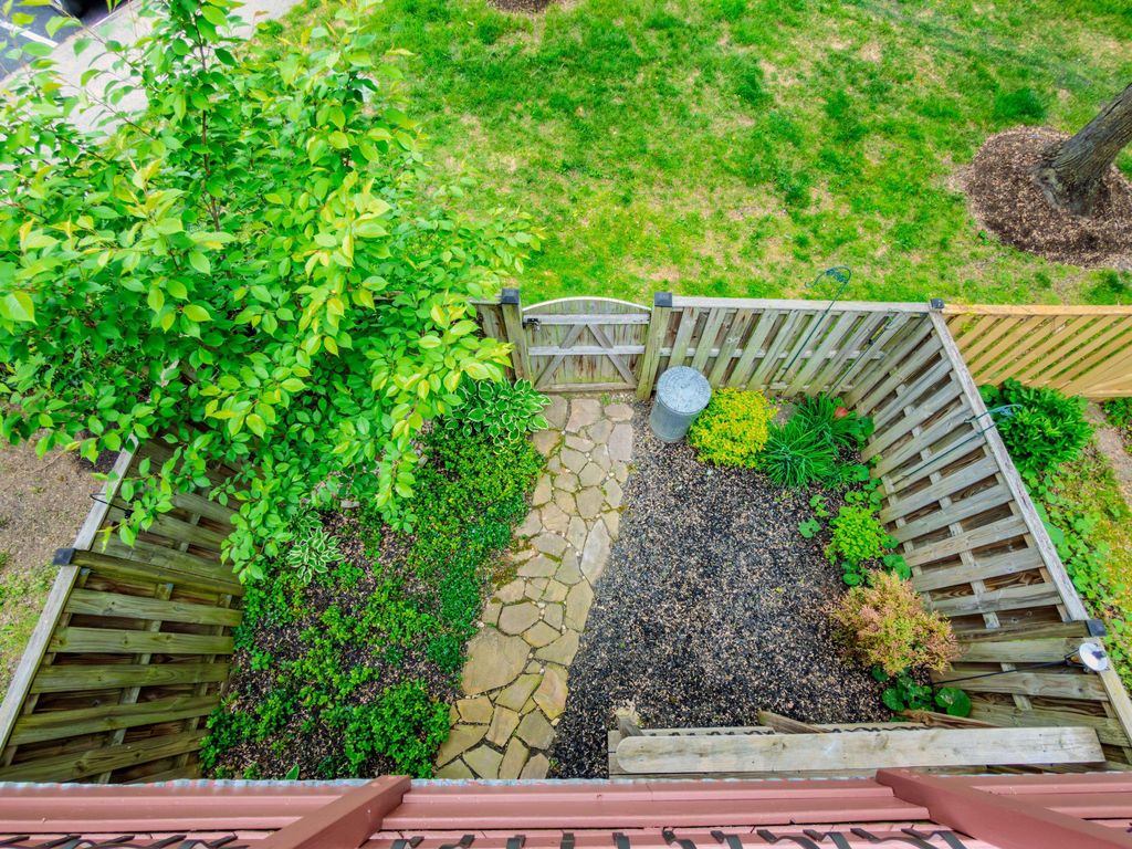 Image 39 of property listing at 870 BAYRIDGE DR, Gaithersburg, MD 20878