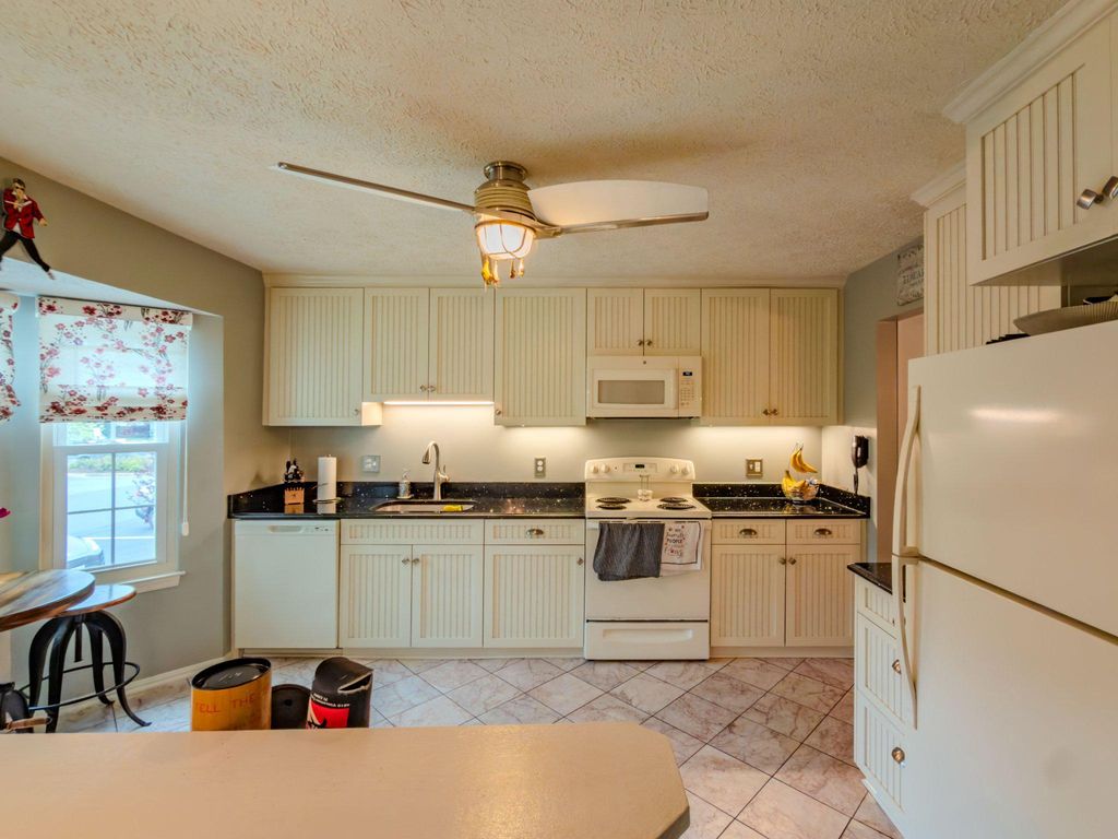 Image 5 of property listing at 870 BAYRIDGE DR, Gaithersburg, MD 20878