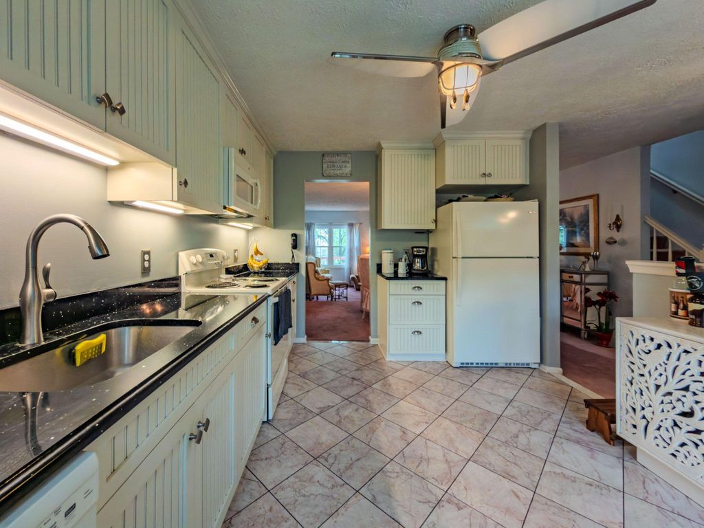 Image 6 of property listing at 870 BAYRIDGE DR, Gaithersburg, MD 20878