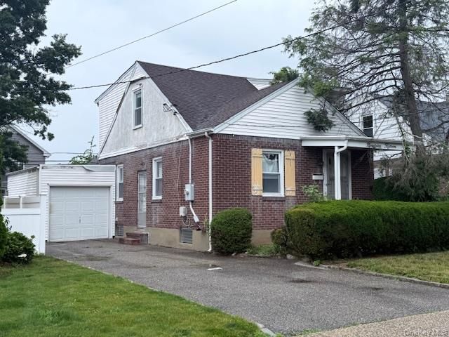 1915 Stewart Avenue, New Hyde Park, NY 11040