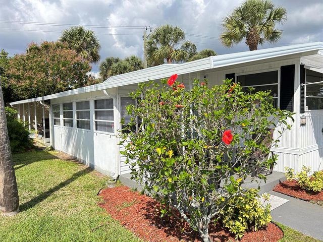 615 Alamanda Lane, Deerfield Beach, FL 33442