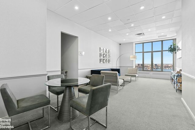 500 W 43rd St Apt 9J, New York City, NY 10036