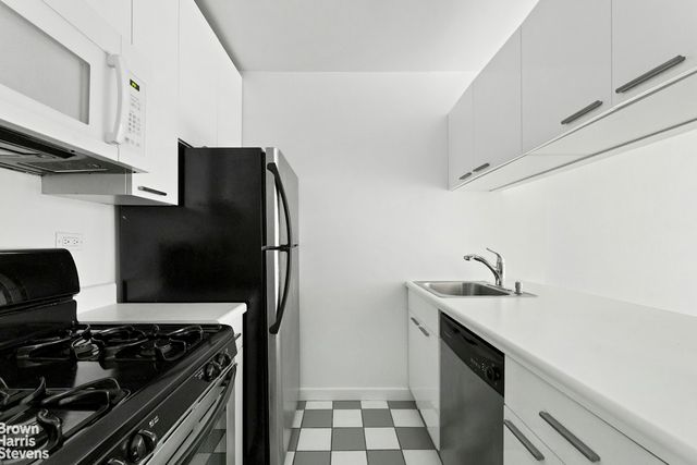 500 W 43rd St Apt 9J, New York City, NY 10036