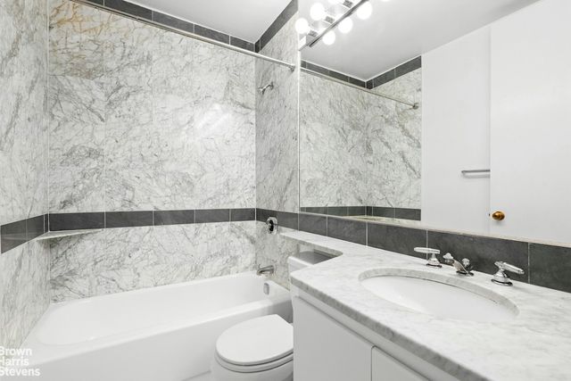 500 W 43rd St Apt 9J, New York City, NY 10036