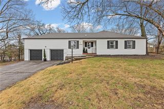 7529 Mohawk Drive, Prairie Village, KS 66208