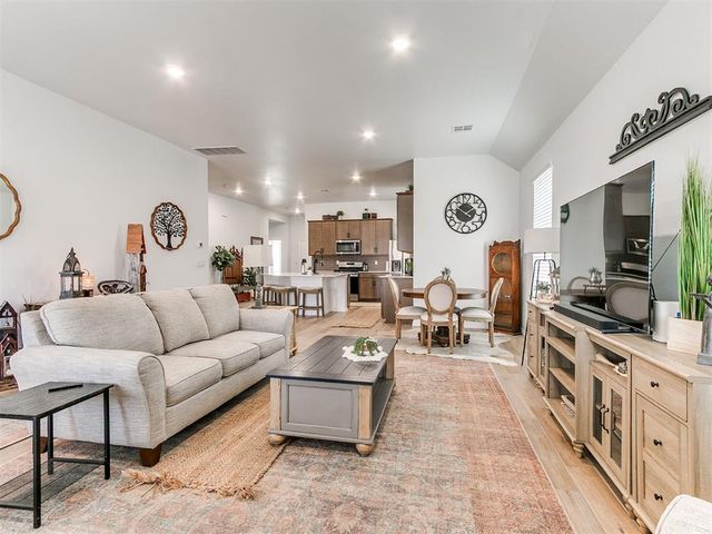 9021 NW 149th Terrace, Yukon, OK 73099