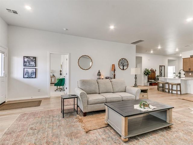 9021 NW 149th Terrace, Yukon, OK 73099