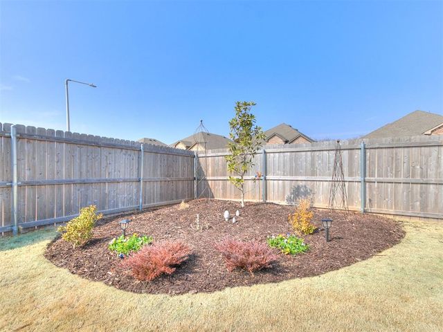 9021 NW 149th Terrace, Yukon, OK 73099