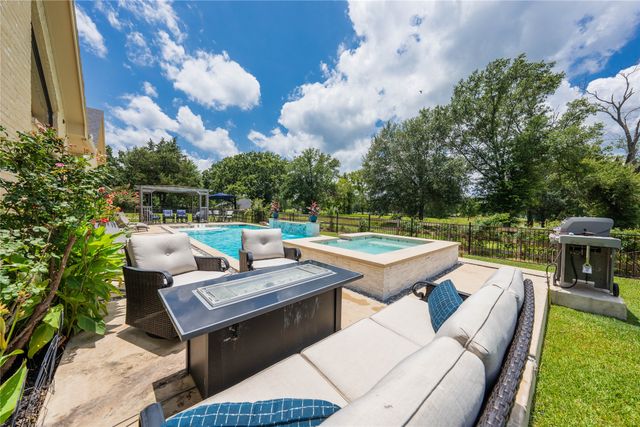 310 Splitrail Drive, Mabank, TX 75143