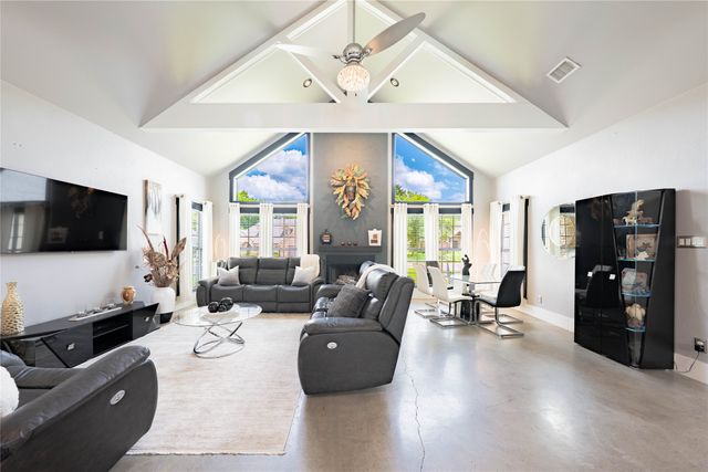 310 Splitrail Drive, Mabank, TX 75143
