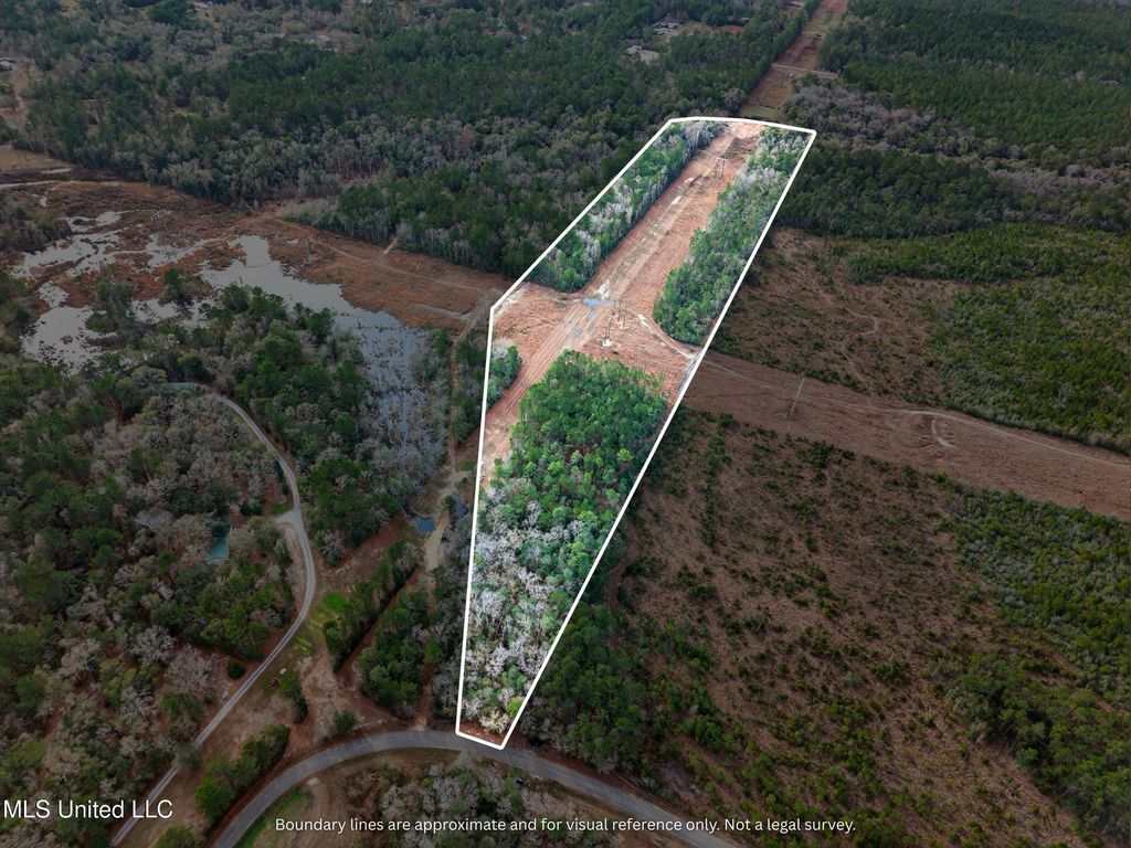 3509 Road 528, Kiln, MS 39556