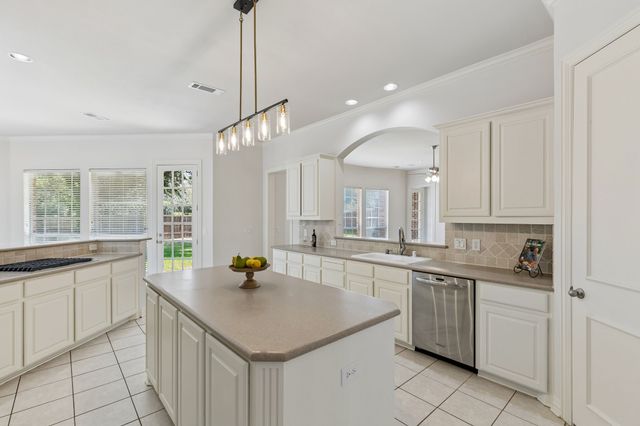 4412 Crown Knoll Circle, Flower Mound, TX 75028