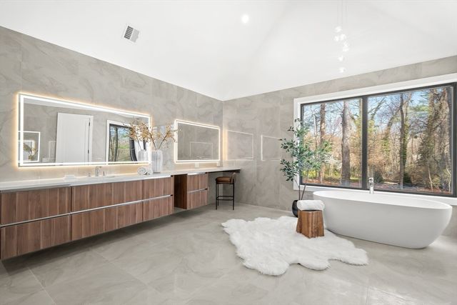 5 Deer Path Ln, Weston, MA 02493