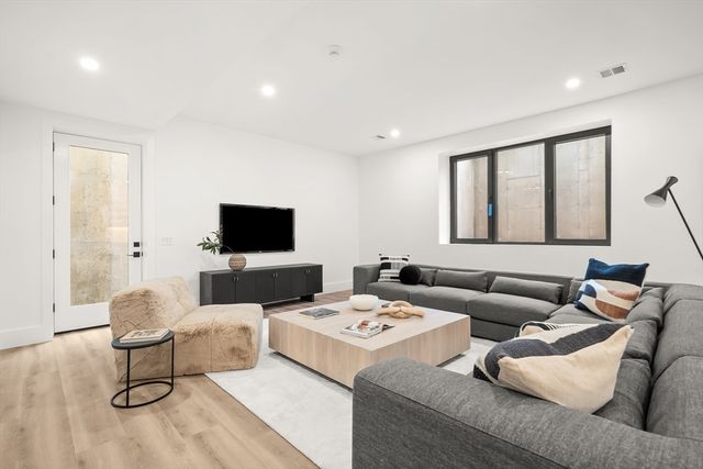 5 Deer Path Ln, Weston, MA 02493