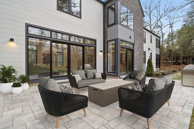 5 Deer Path Ln, Weston, MA 02493