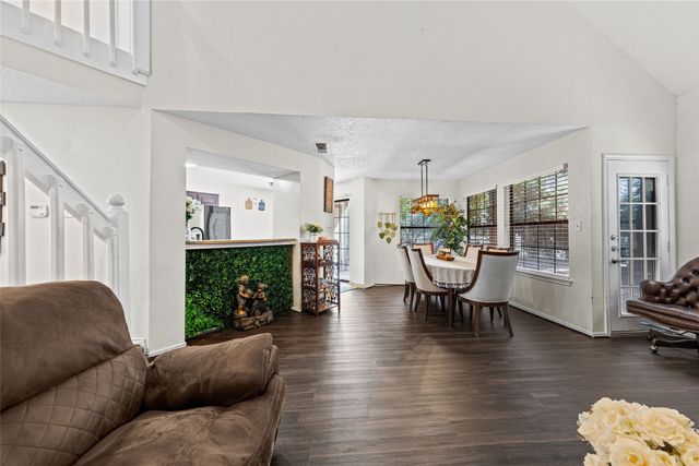 420 Santa Fe Trail 123, Irving, TX 75063