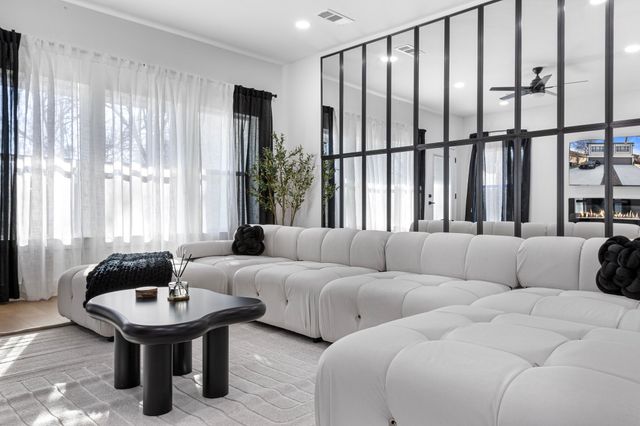 1511 S Barry Avenue, Dallas, TX 75223