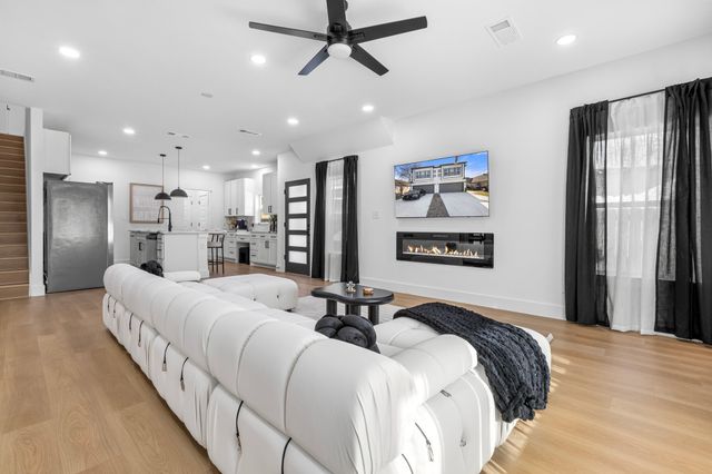 1511 S Barry Avenue, Dallas, TX 75223